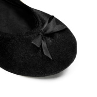 Nouveau cadeau de mariage chaussures pour invité ballerine pliable femmes noir velours Ballet pantoufles avec ruban chaussures plates pantoufles de fête