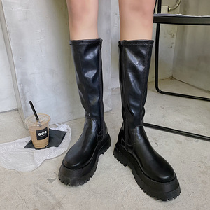 Bottes mi-<span class=keywords><strong>mollet</strong></span> pour femme 2026 en PU brillant à plateforme, avec fermeture éclair latérale, style motard, pour jambes fines, rehaussantes, à semelle épaisse, ODM OEM - Product Image 2