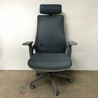 Chaise de bureau ergonomique moderne à dossier haut en maille avec accoudoirs fixes, support lombaire, pivotante, réglable en hauteur, pour visiteurs