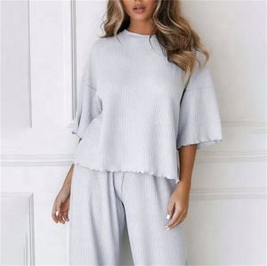 เซ็ตชุดนอนสำหรับผู้หญิงคอกลมพิมพ์ลายลำลองคอทรงลำลองสีล้วนสำหรับฤดูใบไม้ร่วงและฤดูใบไม้ผลิ - Product Image 1