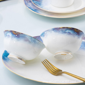 Service de <span class=keywords><strong>vaisselle</strong></span> en porcelaine fine de Jingdezhen, compatible micro-ondes, peint à <span class=keywords><strong>la</strong></span> main avec incrustations dorées, bols, assiettes et baguettes de luxe, vente en gros, idéal pour un cadeau - Product Image 4