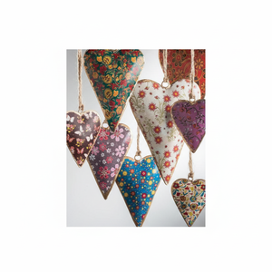 Adorno Navideño Colgante de Metal en Forma de Corazón Hecho a Mano de Alta Calidad, Decoración Moderna para el Hogar y Fiestas - Product Image 1