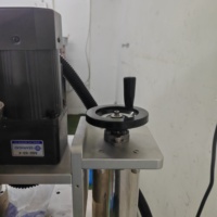 Machine de remplissage semi-automatique à vis sans fin 10-5000g avec convoyeur pneumatique pour poudre sèche, gingembre, épices, sachets en verre et barils