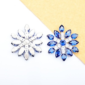 Aplique de Diamante Grande Floco de Neve com Micro Zircônia e Flor, Fecho de Cobre Banhado, Fivelas de Base Plana com Nó de Sapo para Embelezamento de Casamento - Product Image 6