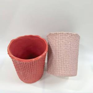 Élégants pots de fleurs en céramique rouge et rose tressés en rotin pour la décoration intérieure et extérieure, la maison, le bureau, l'hôtel - Product Image 6