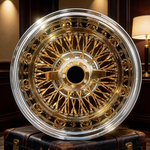 Jantes chromées à rayons inspirées des voitures classiques <span class=keywords><strong>de</strong></span> <span class=keywords><strong>luxe</strong></span>, avec anneaux dorés et enjoliveurs amovibles - Product Image 1