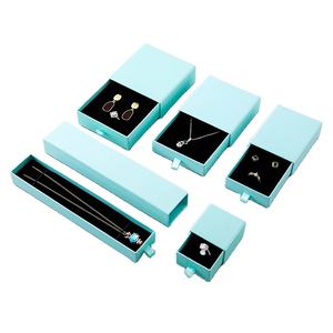 Parure de bijoux en carton épais avec logo personnalisé <span class=keywords><strong>à</strong></span> bas quantité minimale de commande emballage rigide boîte <span class=keywords><strong>à</strong></span> tiroir coulissant rigide boîte d'emballage en présentoir de cadeaux - Product Image 4