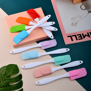 Piccola spatola di silicone per uso domestico utilizzata per diffondere burro di arachidi, salse, panna, ecc - Product Image 4