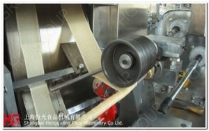 Tự động bánh dây chuyền sản xuất/trung tâm điền <span class=keywords><strong>Wafer</strong></span> dính máy/trứng cuộn làm cho thiết bị sản phẩm nóng giá là cạnh tranh - Product Image 4