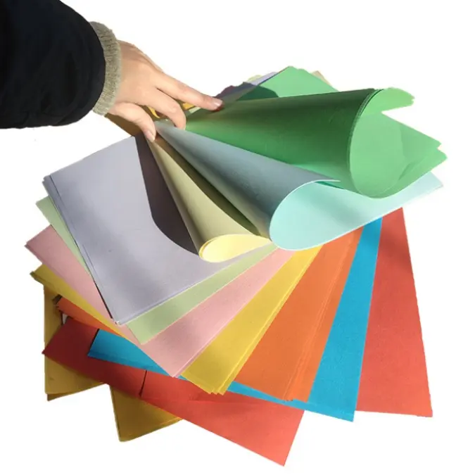 กระดาษออฟเซต Uncoated สีแบบกําหนดเองแบบ Woodfree กระดาษบรรจุภัณฑ์กระดาษพิเศษออฟเซตสีเหลืองอ่อน