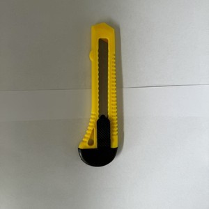 Jingfeng Utility Knife 18mm <b>Plastic</b> Handle Carbon Steel Blade For Paper And Parcel Cutting - Product Image 2