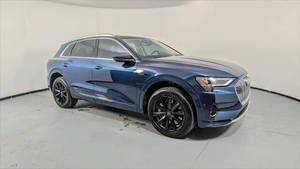 ราคาดีที่สุด รถอีทรอน SUV มือสองพรีเมียม ภายในสีเข้ม เบาะหนัง เครื่องยนต์ขับเคลื่อนสี่ล้อ ล้อแม็ก R18 เกียร์อัตโนมัติ 8 สปีด อะลูมิเนียม - Product Image 6