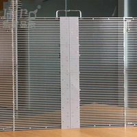 Écran d'affichage à LED de publicité intérieure à haute transparence BOE Écran d'écran de calandre P2.6-P5.2 ultra-léger Offre Spéciale