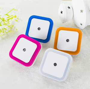 Akıllı hareket sensör ışıkları LED gece lambası çocuklar için oturma odası ofis için ışık kontrolü ile Plug-In yatak lambası - Product Image 5