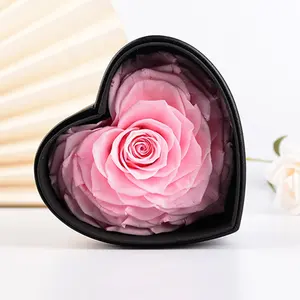 New Product Ideas 2020 Decorative Preserved Flower Roses in Heart shape PU box LOGO small artificial wedding souvenir gift sets