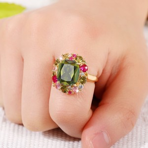 Anello con Design Quadrato Verde Smeraldo Stile Vintage per Donne - Product Image 2