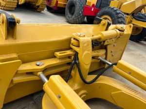 Bulldozer Caterpillar D5M Usado, Motor CAT Original, 100HP, Cuchilla de Ángulo Recto, Ripper Trasero, Pocas Horas de Uso, Buen Chasis - Product Image 3
