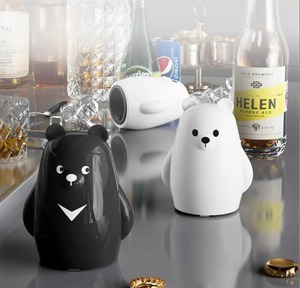 Abridor de Botellas con Forma de Oso Blanco y Negro, Diseño Único, Idea de Regalo Genial, Accesorio de Cocina y Bar - Product Image 6