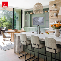 Armoire de cuisine en bois massif de pin de style européen personnalisée Allandgroup avec vitrine pour cuisine