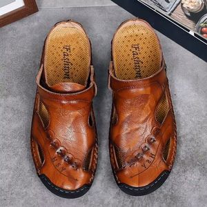 Nouvelles sandales décontractées pour hommes 2026, en cuir gaufré rétro, à découpe ajourée, idéales pour les activités estivales quotidiennes en extérieur - Product Image 1