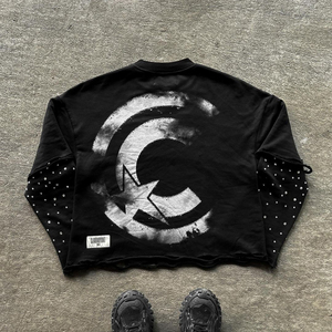 T-Shirt con logo ricamato personalizzato a manica lunga a doppio strato oversize tagliata in stile squadrato con strass in strass - Product Image 6