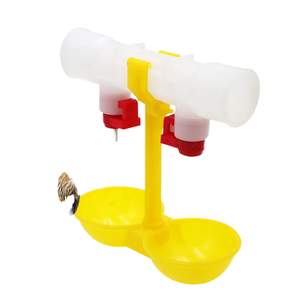 <span class=keywords><strong>Bebedero</strong></span> de plástico para pollos de <span class=keywords><strong>doble</strong></span> pezón, tazas colgantes, comedero para pollos con botellas de agua para bebedores de pollos - Product Image 1