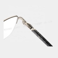 Monture de lunettes demi-cerclée en métal avec papillon, certifiée Global Recycled Standard, offrant une vision claire et durable pour la lecture et la cuisine