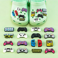 Venta al por mayor de dijes de PVC 2D personalizados para zapatos, decoraciones temáticas de videojuegos para sandalias tipo Clog, accesorios a granel