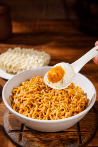 Noodles Istantanei Jajangmyeon al Tuorlo d'Uovo Salato per Acquisti all'Ingrosso, 34% di Grassi, Supporto OEM, Confezione Personalizzata, <span class=keywords><strong>Sapore</strong></span> Ricco e <span class=keywords><strong>Saporito</strong></span> - Product Image 6
