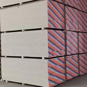 Maximisez vos profits avec des plaques de plâtre en gypse au <span class=keywords><strong>prix</strong></span> d'usine pour les projets de cloisons sèches et des plaques de plafond en gypse durables - Product Image 1