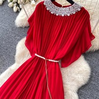 Robe longue plissée élégante à col perlé, manches volantées, coupe ajustée en mousseline pour femme, idéale pour mariage, église, soirée