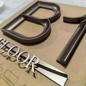 DakeSign Fabricant sur mesure de plaques de numéros de maison en acrylique rétroéclairées par LED, étanches IP65, plaques d'adresse illuminées - Product Image 3