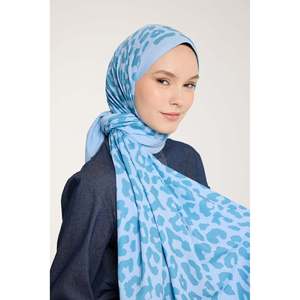 Bufanda Pure Tone con Estampado de Leopardo en Azul Bebé, Larga, 100% Poliéster, Impresión Digital - Product Image 3