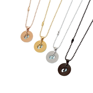 Collar con colgante <span class=keywords><strong>de</strong></span> pie <span class=keywords><strong>de</strong></span> bebé <span class=keywords><strong>de</strong></span> acero inoxidable superventas transfronterizo, regalo del Día <span class=keywords><strong>de</strong></span> la madre para mamá recién nacida, <span class=keywords><strong>cadena</strong></span> <span class=keywords><strong>de</strong></span> cuentas <span class=keywords><strong>de</strong></span> Palma <span class=keywords><strong>de</strong></span> pie hueco - Product Image 1