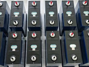 CALB-L173F314AH 330Ah Kapasitas Tinggi 8000+ Siklus Hidup Sel Baru Kelas A+ Sel CALB314 Baterai Lifepo4 untuk Tenaga Surya - Product Image 6