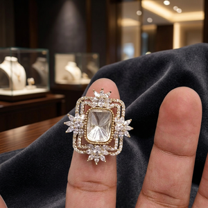 Anillo de cóctel de lujo chapado en oro con circonita cúbica de corte cojín para mujer, joyería de moda geométrica llamativa para fiesta de compromiso - Product Image 2