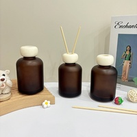 Bouteille en verre vide de 180 ml, marron foncé, à épaule ronde, pour huiles essentielles et parfums volatils, avec bouchon, pour la décoration intérieure - Vente en gros