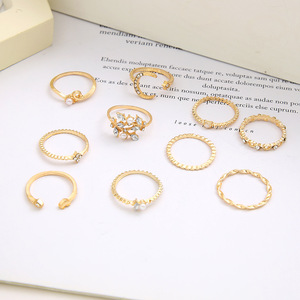 Juego de 10 Anillos de Aleación Chapados en Oro Rosa con Diseño Geométrico de Luna, Estrella, Corazón y Hoja, Anillos de Nudillo Creativos Vintage para Mujer - Product Image 3