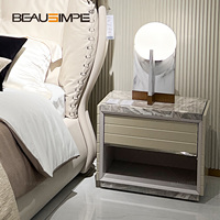 Lit de luxe moderne minimaliste de fabrication italienne avec sommier réglable King/Queen Size, cadre de lit avec rangement et revêtement en cuir véritable