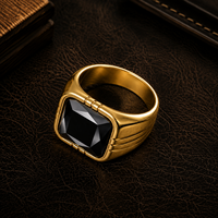 JLM Vintage Vergoldeter Edelstahl Herrenring mit Facettiertem Schwarzem Stein Klassischer Siegelring Männerschmuck Großhandel