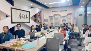 안전 와이파이 투야 감지기 AQI <span class=keywords><strong>PM2</strong></span>.<span class=keywords><strong>5</strong></span> <span class=keywords><strong>PM10</strong></span> PM1 PM0.3 CO2 HCHO TVOC CO CO2 온도 습도 15 in 1 대기 질 모니터 - Product Image 5