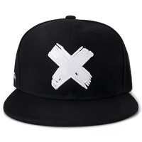 Gorra Snapback Negra con Bordado de X Rojo, Gorra de Béisbol de Ala Plana Estilo Hip Hop para Hombre, Ropa Urbana