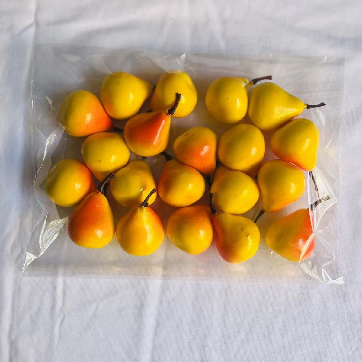 Peras rojas y amarillas