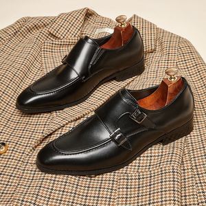 รองเท้าหนังผู้ชายแบบคลาสสิกคุณภาพสูง ดีไซน์ใหม่ทันสมัย เหมาะสำหรับงานธุรกิจและงานปาร์ตี้ - Product Image 3