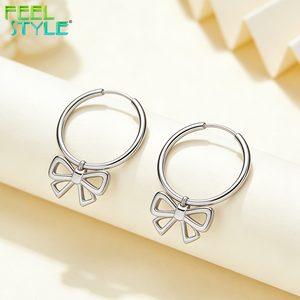 <span class=keywords><strong>Orecchini</strong></span> Pendenti a Cerchio Piccolo in Acciaio Inossidabile Personalizzati, Anallergici, Placcati <span class=keywords><strong>Oro</strong></span> PVD, con Mini Ciondolo a Farfalla - Product Image 1