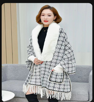 Poncho cape cardigan en maille fine pour femme avec bordure en fausse fourrure