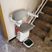 Monte-escalier équipé d'un certificat CE, type courbe/droit, capacité de charge 150 kg