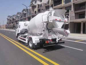 ISUZU sinotruk 4x2 lumière 6m3 mini bétonnière camion <span class=keywords><strong>petit</strong></span> mobile malaxeur camion moteur diesel à vendre à bas <span class=keywords><strong>prix</strong></span> - Product Image 2