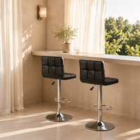 Tabouret de bar contemporain noir matelassé, pivotant et réglable en hauteur, pour îlot de cuisine, bar, café, ou espace artistique