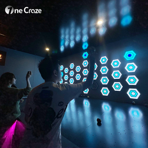 Jeux muraux interactifs personnalisés à LED activés par la lumière, équipement de défi physique pour parcs d'attractions et salles de jeux - Product Image 3